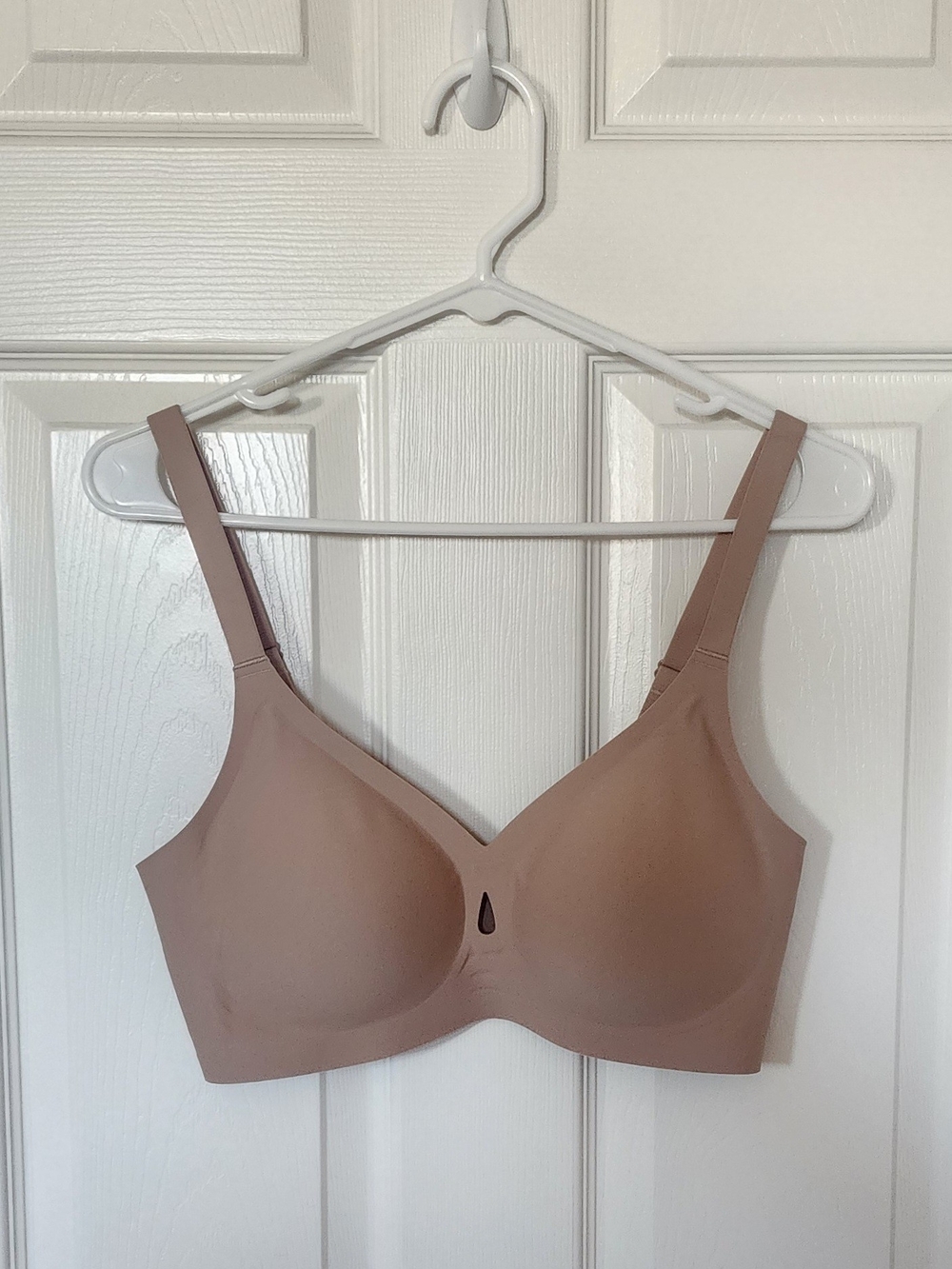 NWOT LUCKMEEY Seamless Nude T-Shirt Bra